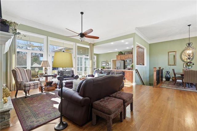 900 Oakmont Drive, Lansing, KS 66043