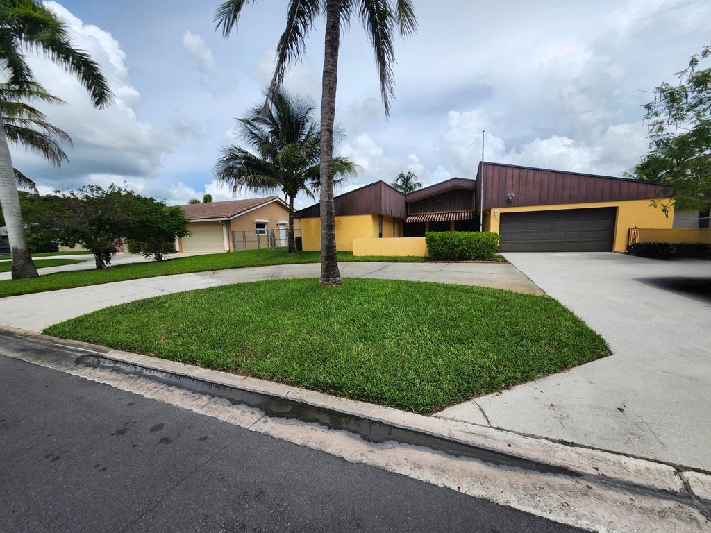 168 MEADOWLARK Drive, Royal Palm Beach, FL 33411