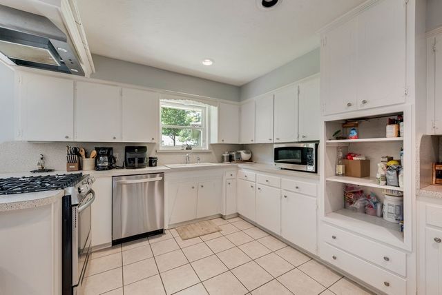 9619 Liptonshire Drive, Dallas, TX 75238