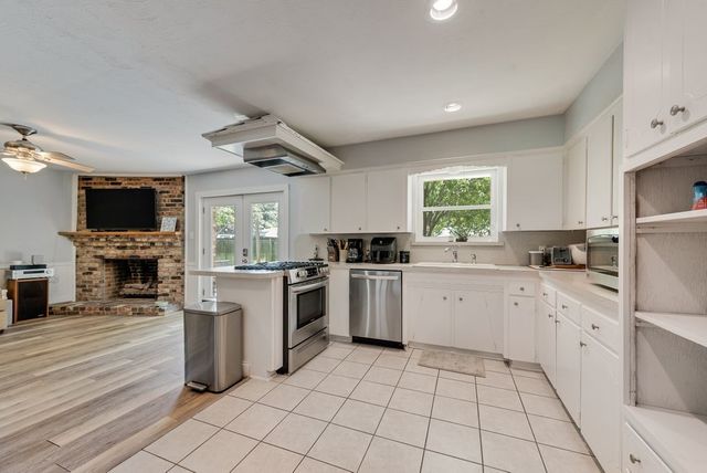 9619 Liptonshire Drive, Dallas, TX 75238