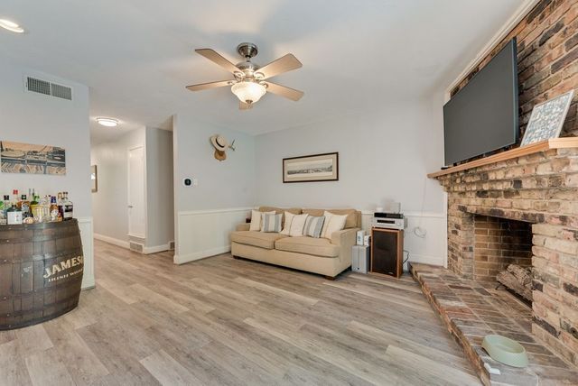 9619 Liptonshire Drive, Dallas, TX 75238