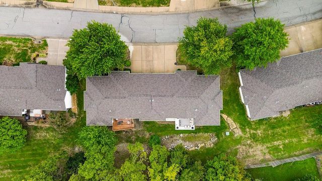 2413 SW RICHWOOD Circle, Blue Springs, MO 64015