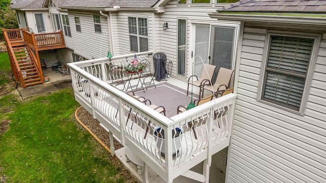 2413 SW RICHWOOD Circle, Blue Springs, MO 64015