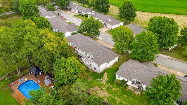 2413 SW RICHWOOD Circle, Blue Springs, MO 64015