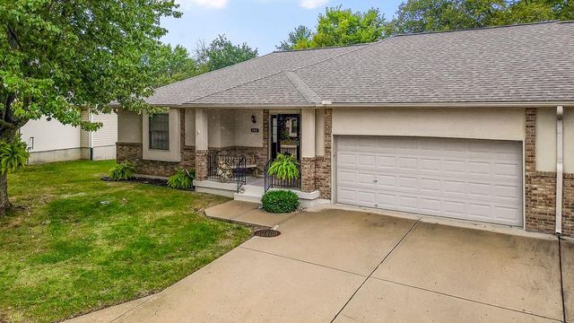 2413 SW RICHWOOD Circle, Blue Springs, MO 64015