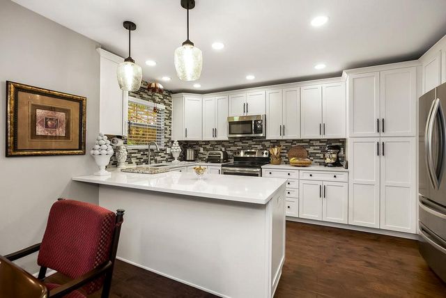 2413 SW RICHWOOD Circle, Blue Springs, MO 64015