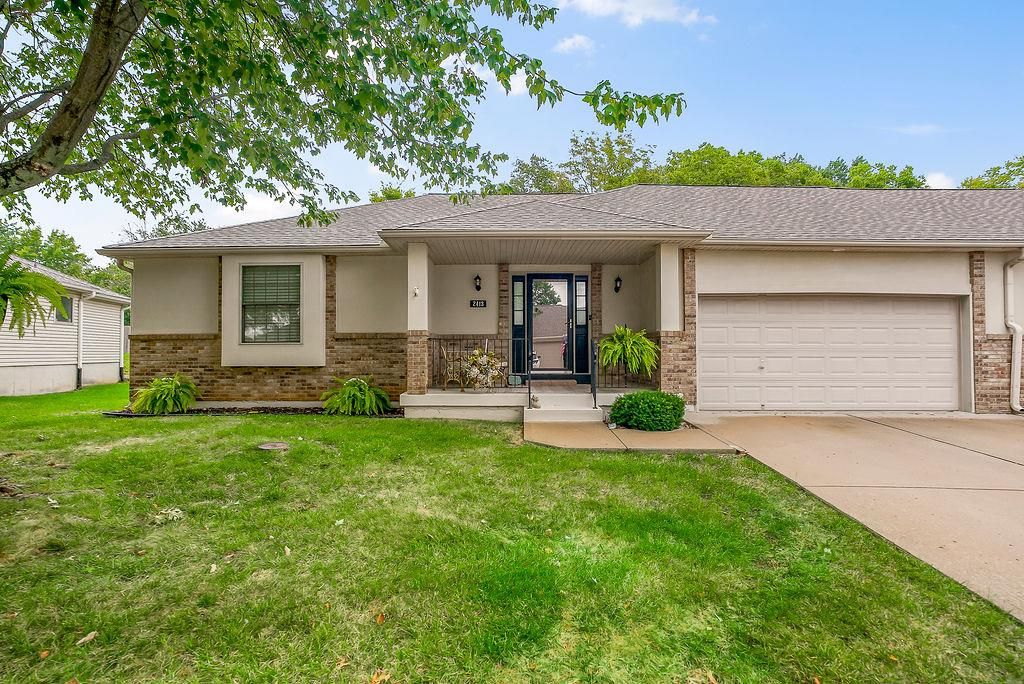 2413 SW RICHWOOD Circle, Blue Springs, MO 64015