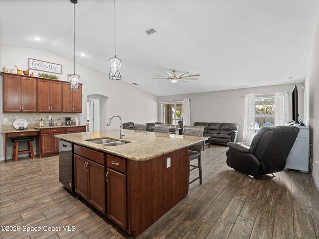 1201 Roslyn Avenue NW, Palm Bay, FL 32907