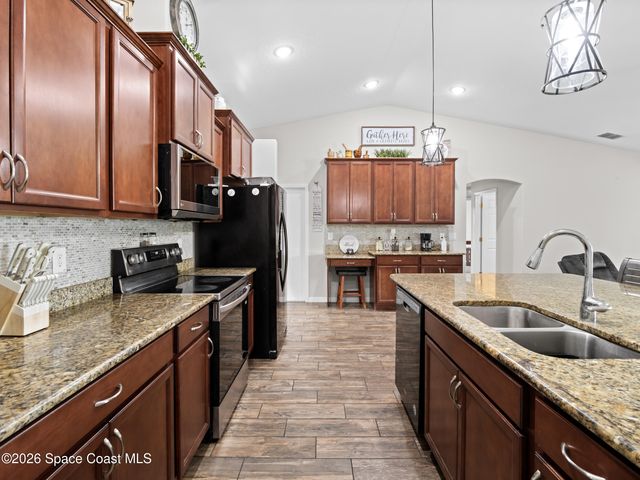 1201 Roslyn Avenue NW, Palm Bay, FL 32907