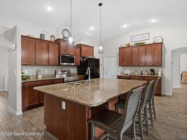 1201 Roslyn Avenue NW, Palm Bay, FL 32907