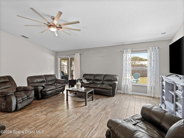 1201 Roslyn Avenue NW, Palm Bay, FL 32907