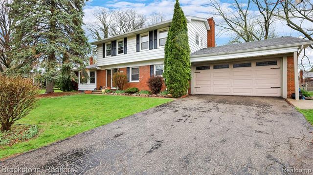 36762 Harwick Court, Clinton Township, MI 48035