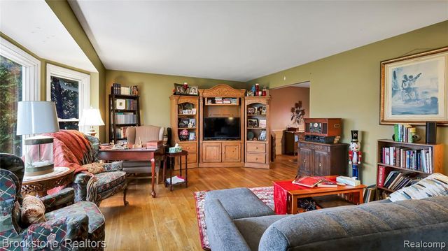 36762 Harwick Court, Clinton Township, MI 48035