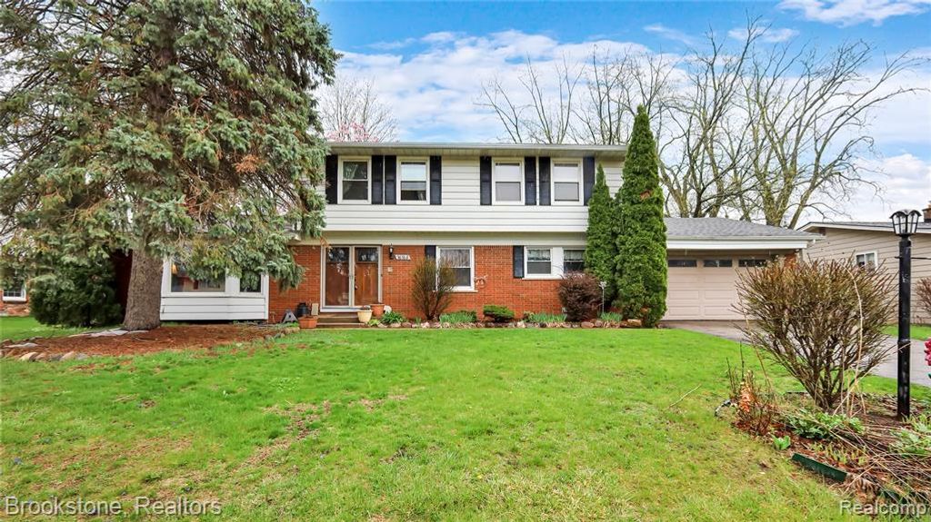 36762 Harwick Court, Clinton Township, MI 48035