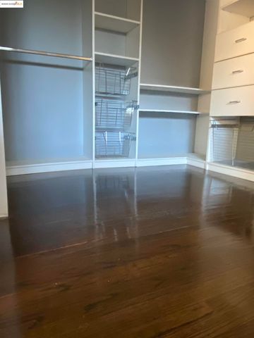 8454 E Ney Ave, Oakland, CA 94605