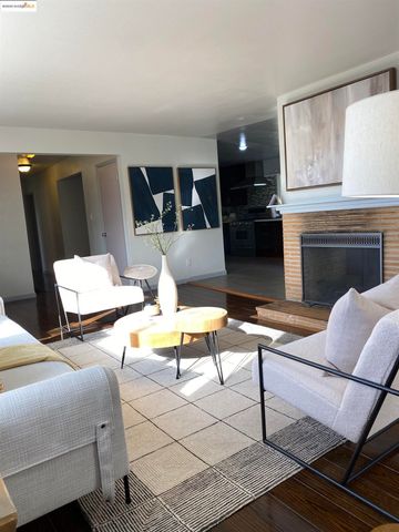 8454 E Ney Ave, Oakland, CA 94605