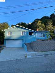 8454 E Ney Ave, Oakland, CA 94605
