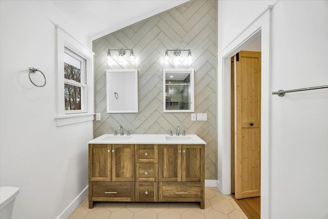 531 Menauhant Road, East Falmouth, MA 02536