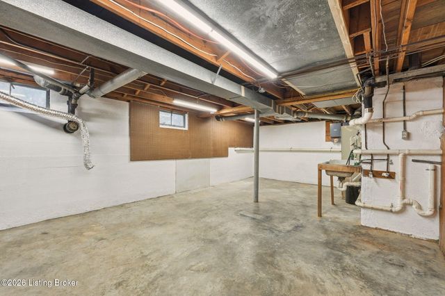 6312 Limewood Cir, Louisville, KY 40222