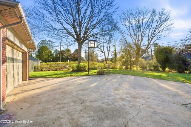 6312 Limewood Cir, Louisville, KY 40222