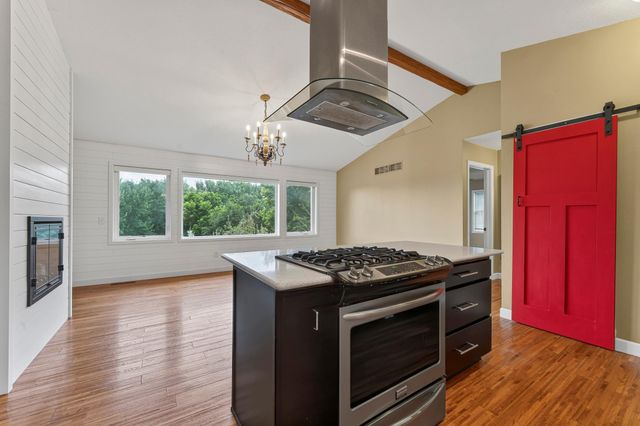 614 37th Street SW, Rochester, MN 55902