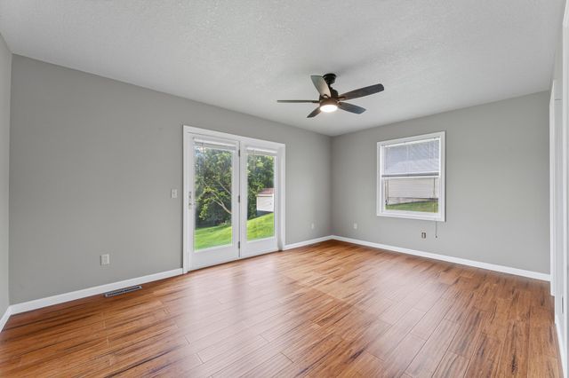 614 37th Street SW, Rochester, MN 55902