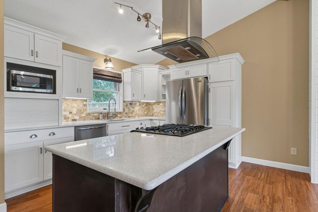 614 37th Street SW, Rochester, MN 55902