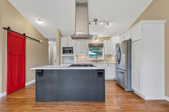 614 37th Street SW, Rochester, MN 55902