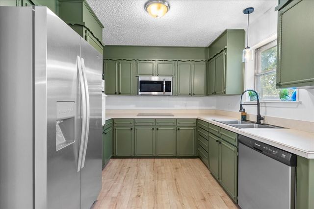 7409 Pinehurst Drive W, Fort Worth, TX 76134