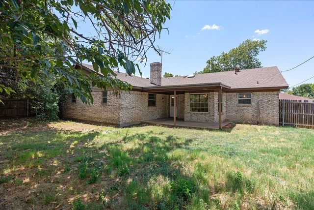 7409 Pinehurst Drive W, Fort Worth, TX 76134