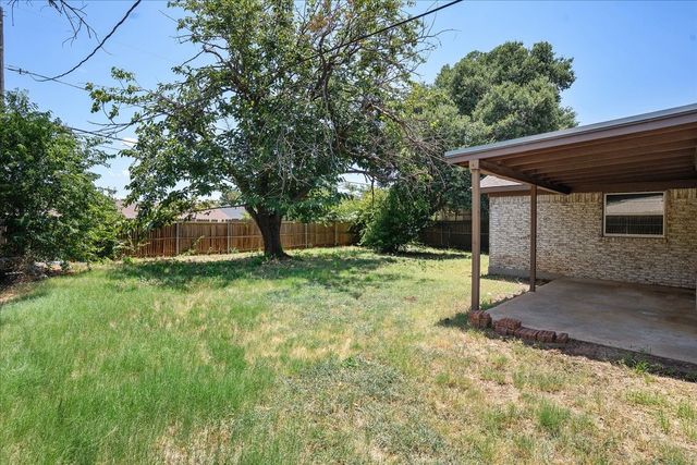 7409 Pinehurst Drive W, Fort Worth, TX 76134