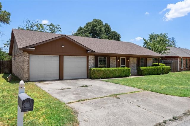 7409 Pinehurst Drive W, Fort Worth, TX 76134