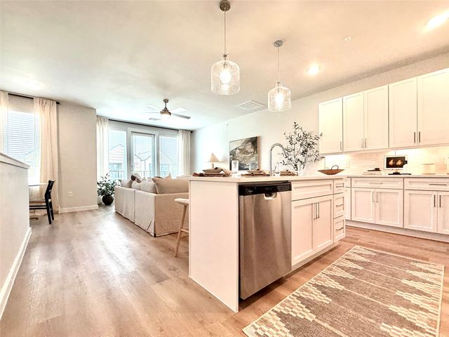 2217 Reserve Way Bldg 17-2217, Mansfield, TX 76063