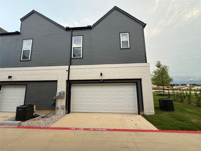 2217 Reserve Way Bldg 17-2217, Mansfield, TX 76063