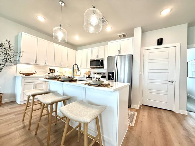 2217 Reserve Way Bldg 17-2217, Mansfield, TX 76063