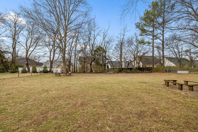 411 Campfire Dr, Murfreesboro, TN 37129