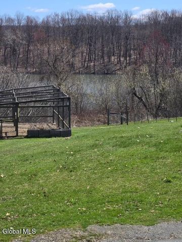 62 Tybush Lane, Brunswick, NY 12180