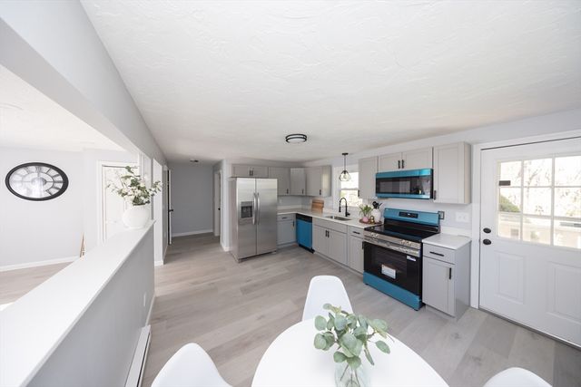 128 Wildwood Ave, Worcester, MA 01603