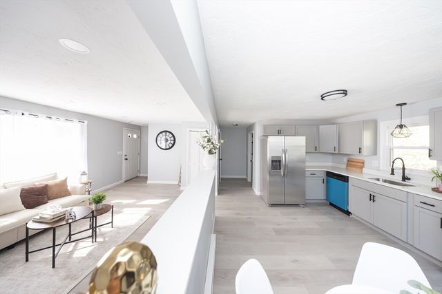 128 Wildwood Ave, Worcester, MA 01603