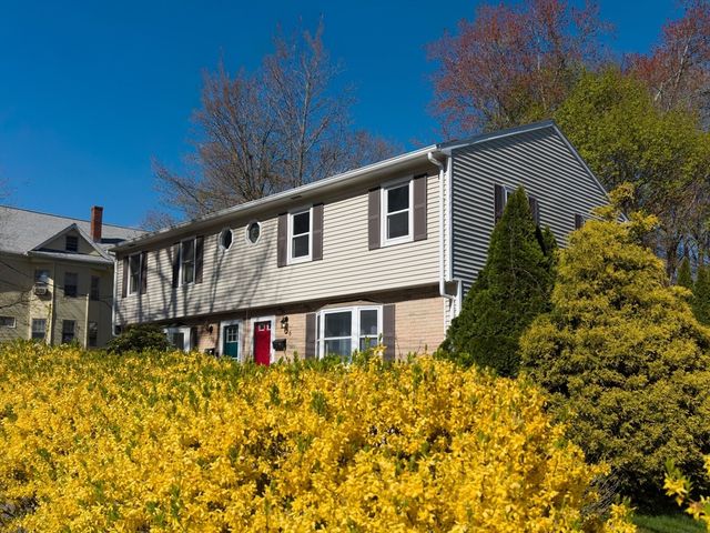 128 Wildwood Ave, Worcester, MA 01603