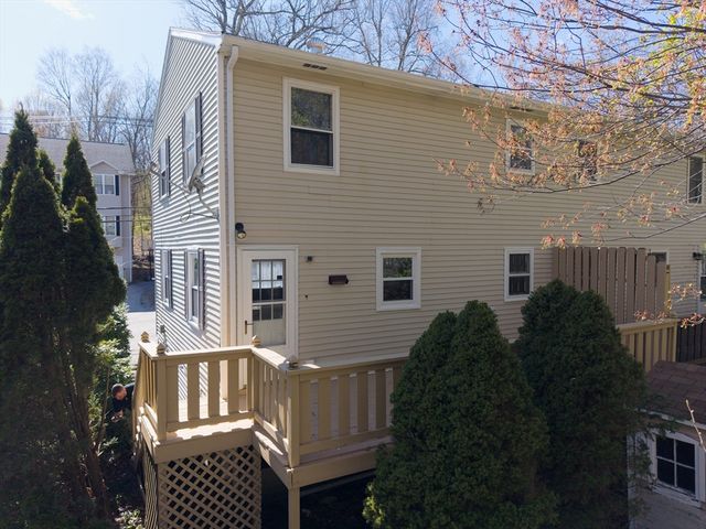 128 Wildwood Ave, Worcester, MA 01603