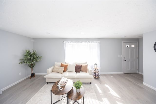 128 Wildwood Ave, Worcester, MA 01603