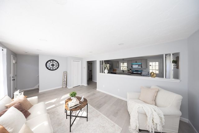 128 Wildwood Ave, Worcester, MA 01603