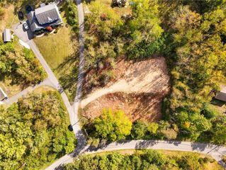 1408 Willow Ln, Imperial, PA 15126