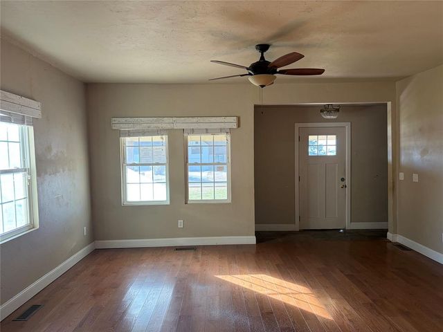 5621 NW 42nd Street, Warr Acres, OK 73122