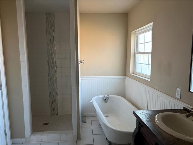 5621 NW 42nd Street, Warr Acres, OK 73122