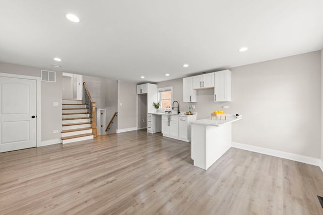 7353 S Hoyne Avenue, Chicago, IL 60636