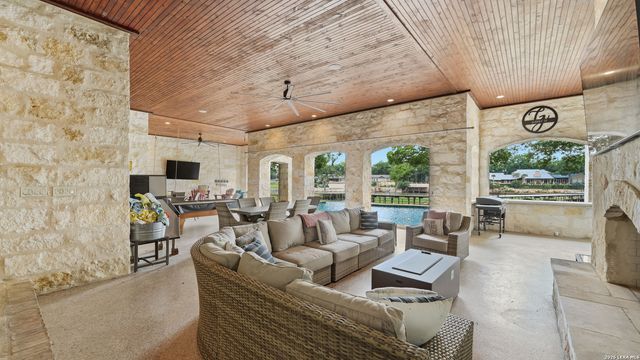 308 Paseo Del Rio, Seguin, TX 78155