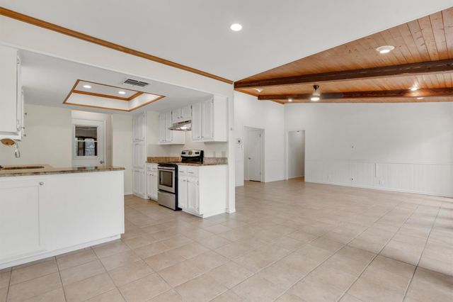9002 Bubbling Springs TRL, Austin, TX 78729