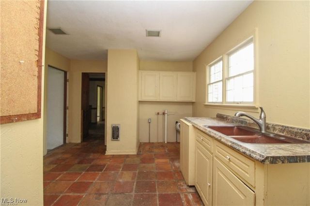 5683 Chestnut Ridge Road, Hubbard, OH 44425